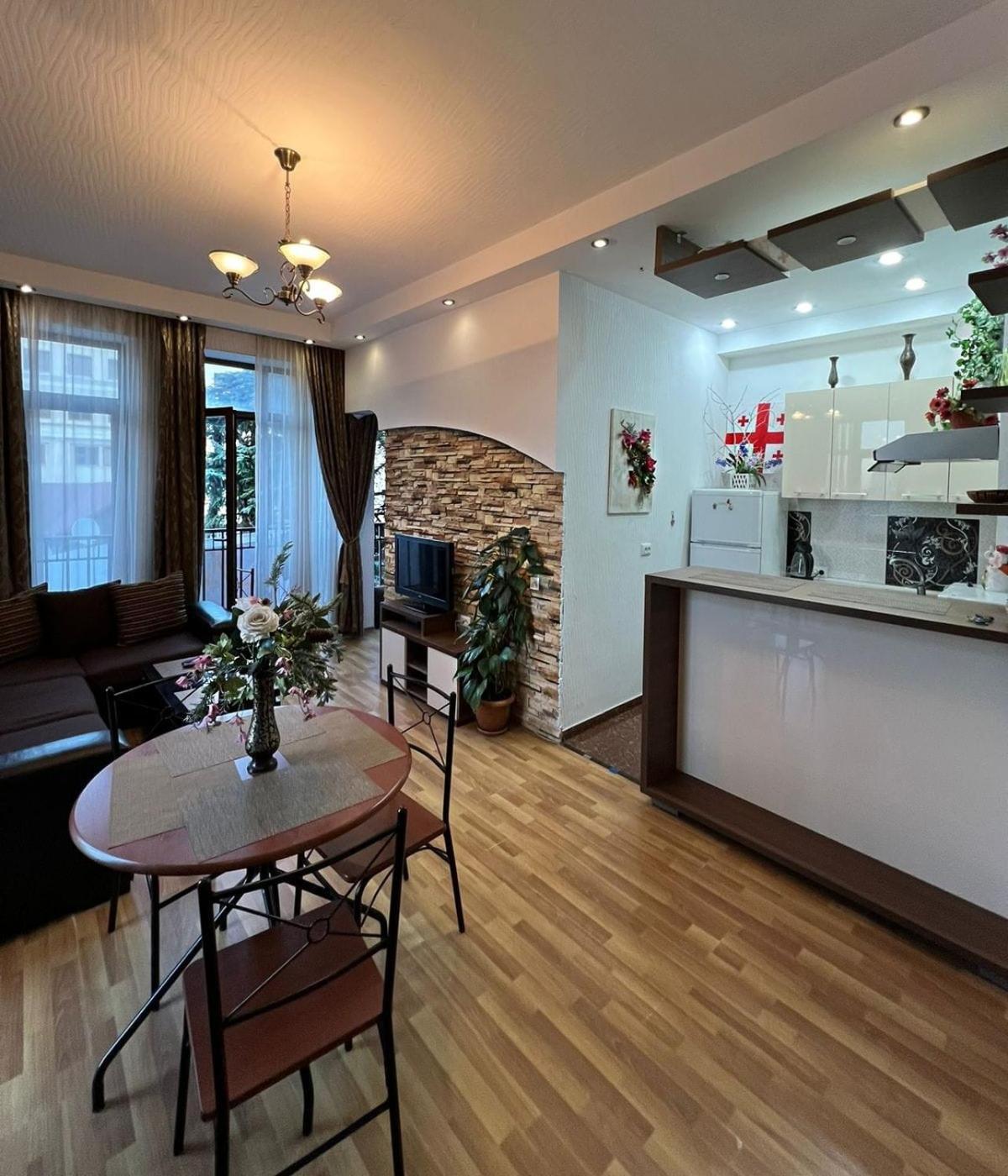 Cozy Apartment In The City Center Mtatsminda Тбілісі Екстер'єр фото