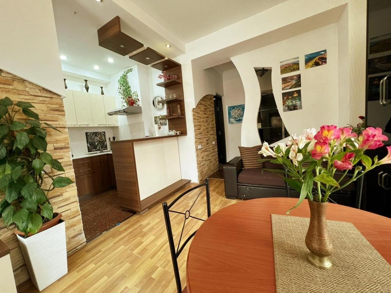 Cozy Apartment In The City Center Mtatsminda Тбілісі Екстер'єр фото