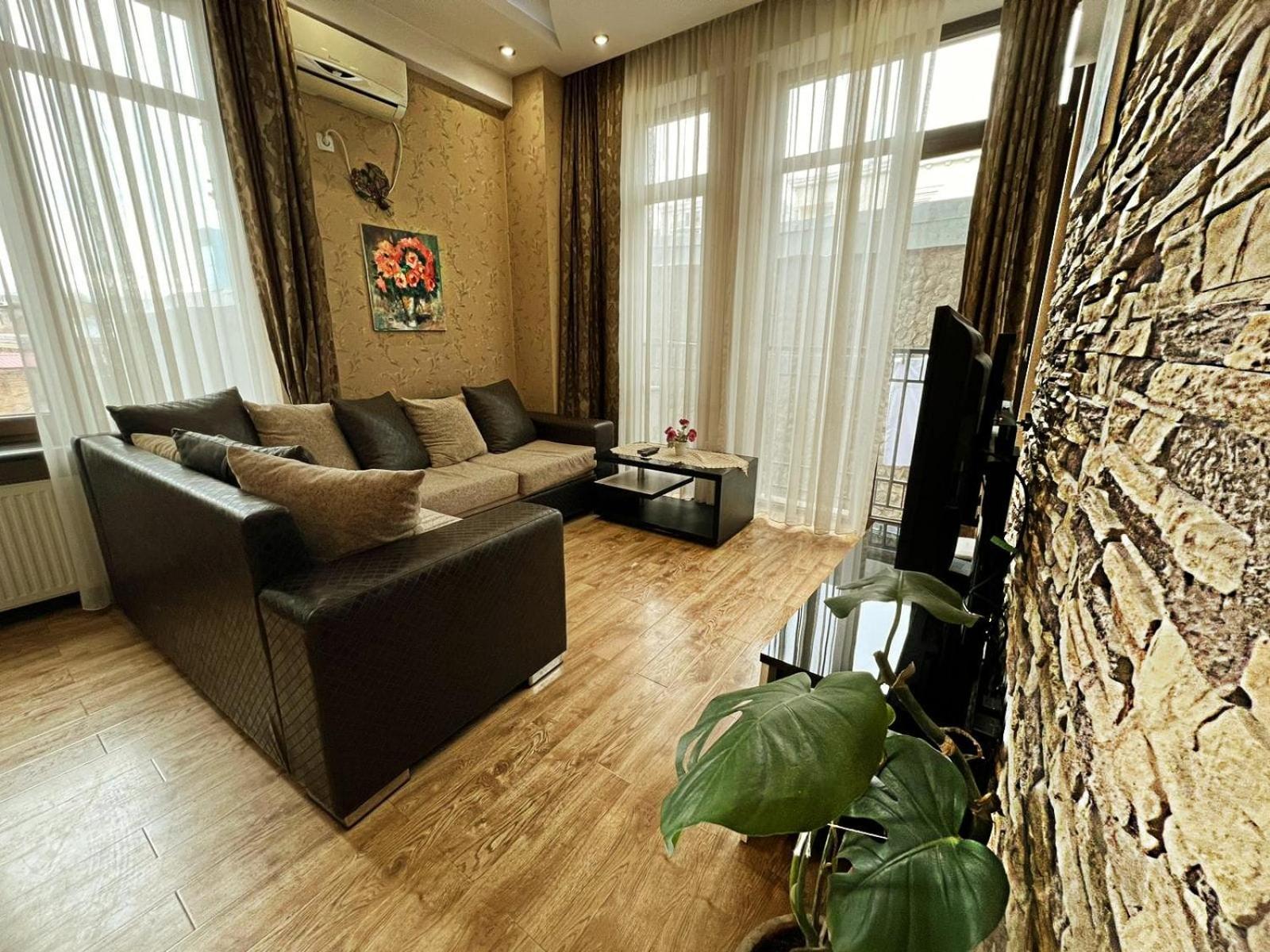 Cozy Apartment In The City Center Mtatsminda Тбілісі Екстер'єр фото