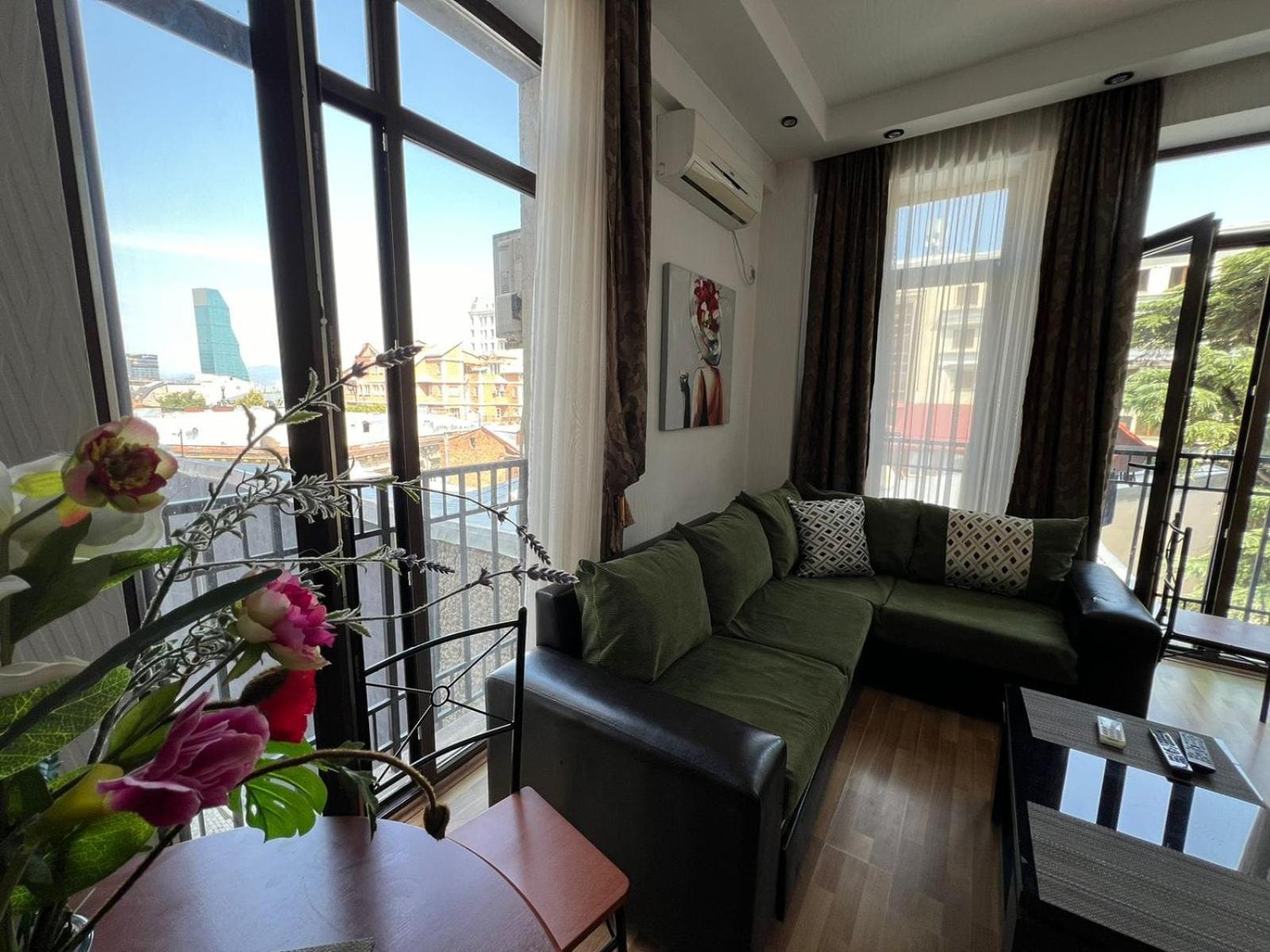 Cozy Apartment In The City Center Mtatsminda Тбілісі Екстер'єр фото
