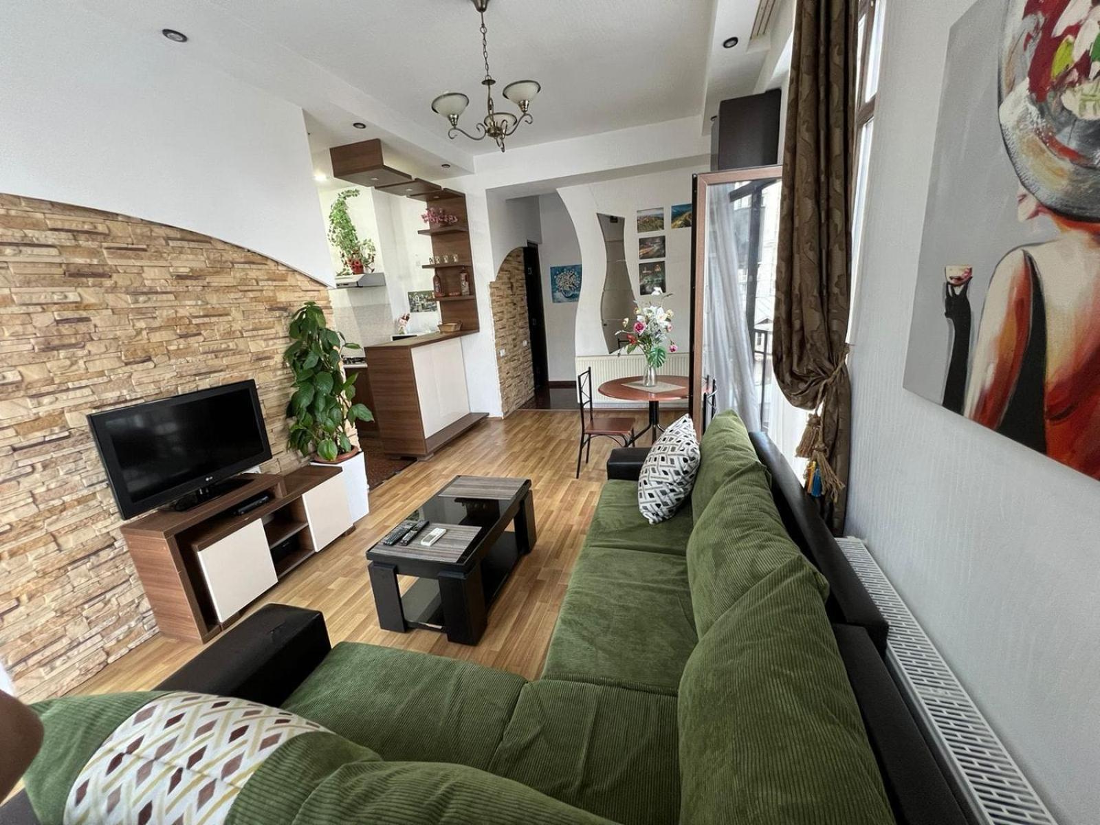 Cozy Apartment In The City Center Mtatsminda Тбілісі Екстер'єр фото
