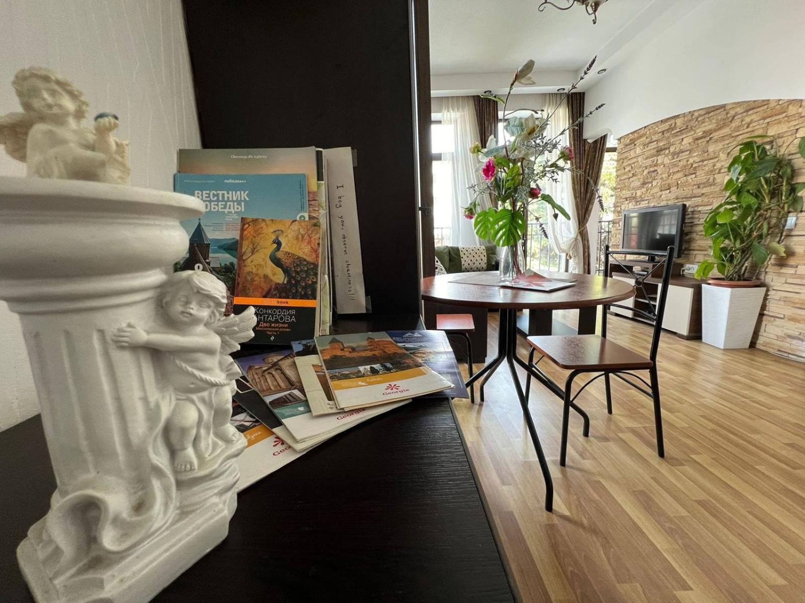 Cozy Apartment In The City Center Mtatsminda Тбілісі Екстер'єр фото