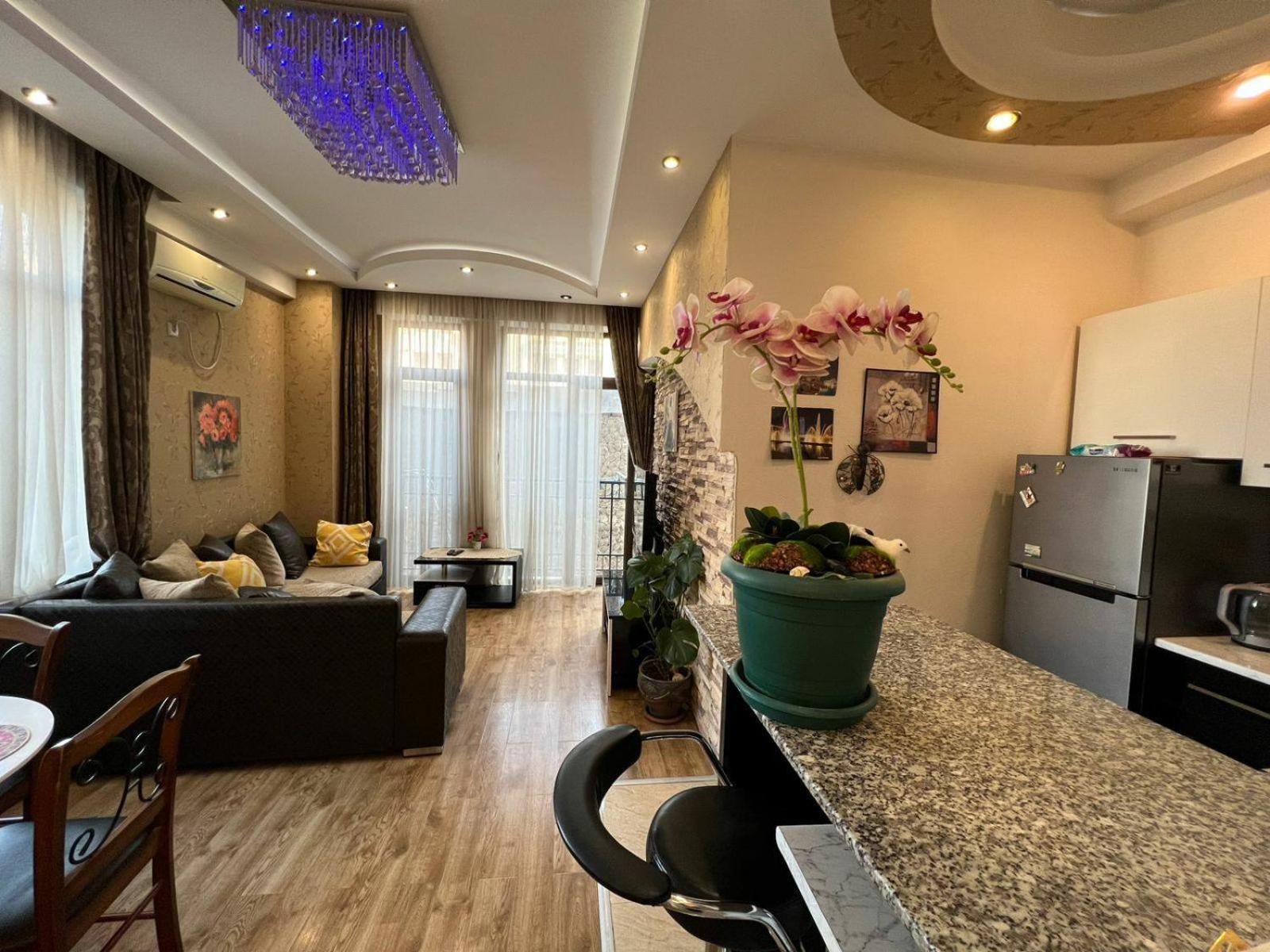 Cozy Apartment In The City Center Mtatsminda Тбілісі Екстер'єр фото