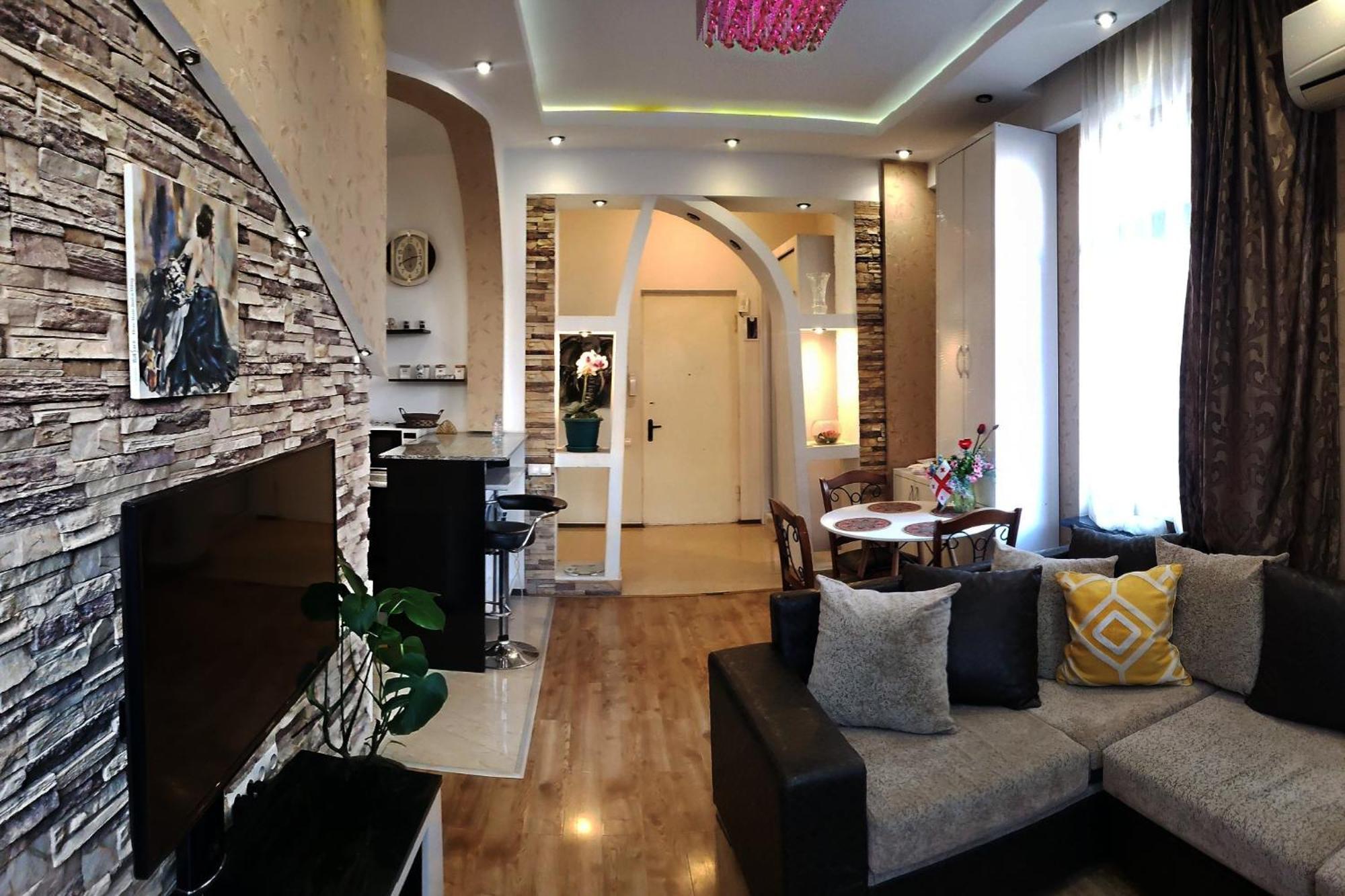 Cozy Apartment In The City Center Mtatsminda Тбілісі Екстер'єр фото